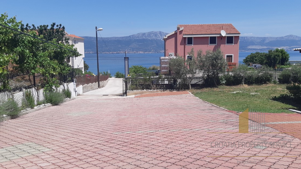 APARTMANTSKA VILA NEPOSREDNO UZ MORE, TROGIR