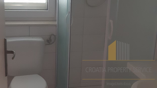 APARTMANTSKA VILA NEPOSREDNO UZ MORE, TROGIR