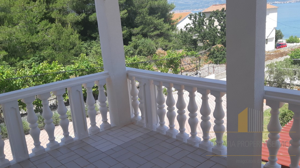 APARTMANTSKA VILA NEPOSREDNO UZ MORE, TROGIR