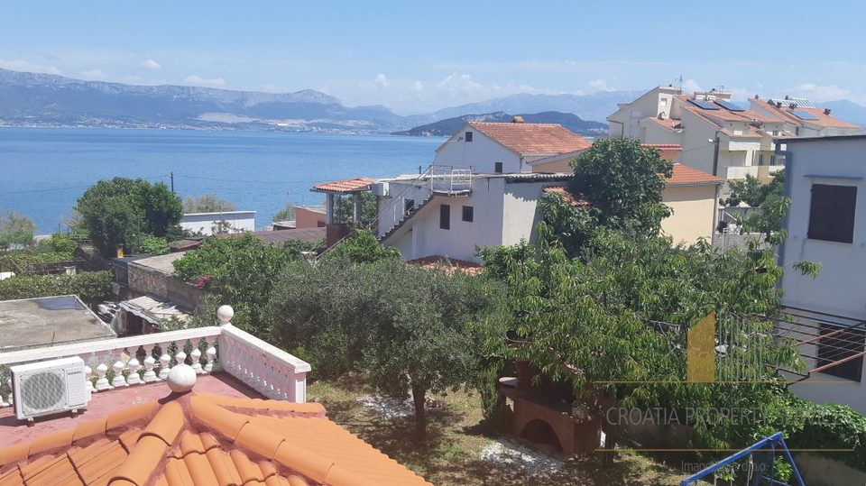 APARTMANTSKA VILA NEPOSREDNO UZ MORE, TROGIR