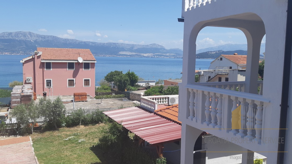 APARTMANTSKA VILA NEPOSREDNO UZ MORE, TROGIR