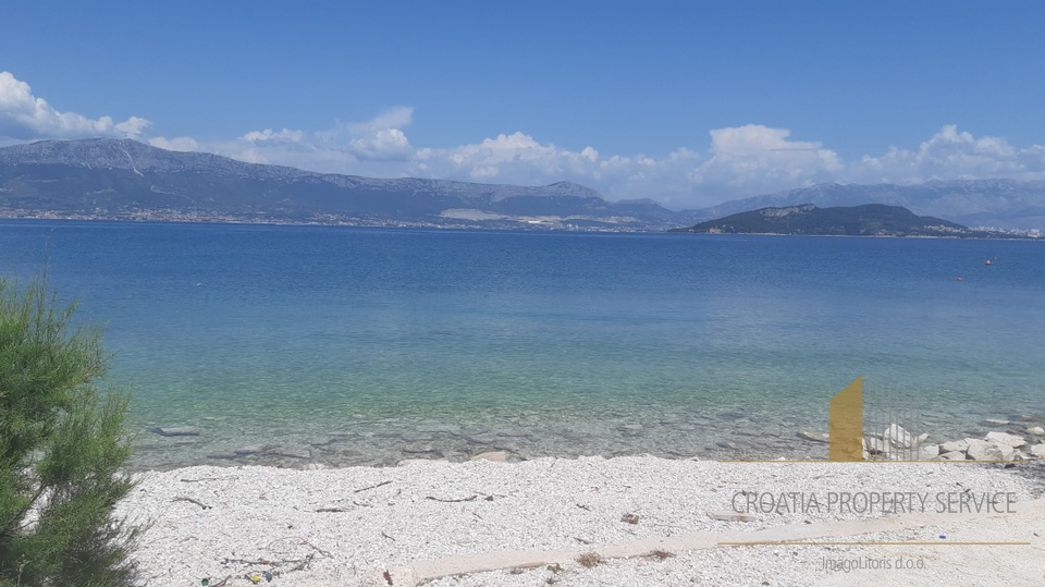 APARTMENT VILLA JUST NEXT TO THE SEA, TROGIR