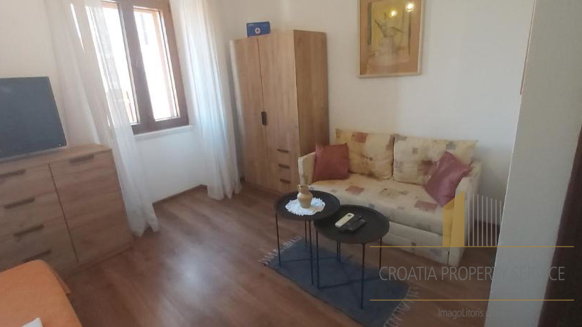 Villa in pietra con appartamenti e ristorante a 15 m dal mare - Supetar, Brač!