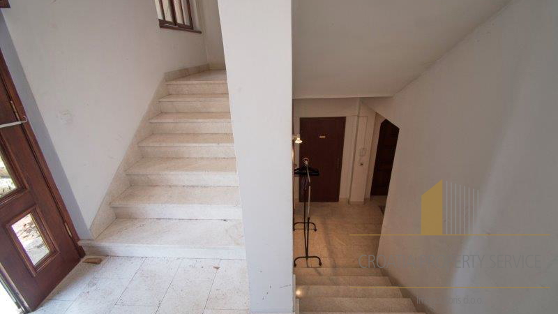 House, 560 m2, For Sale, Split