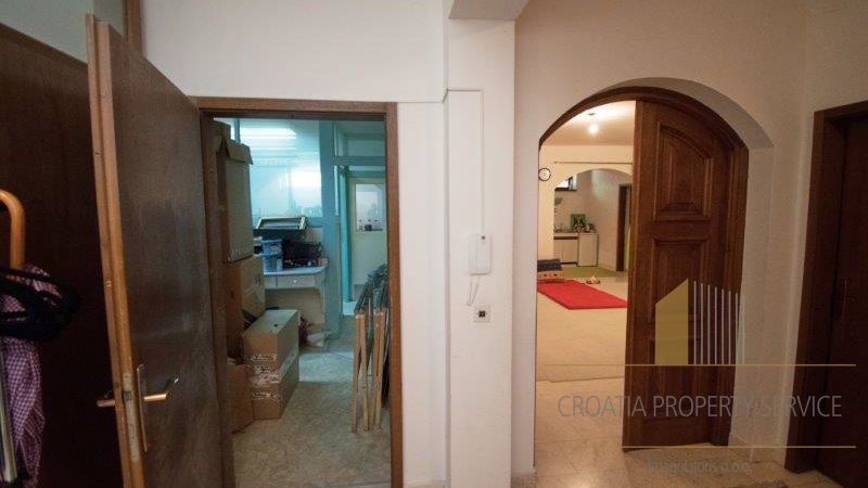 House, 560 m2, For Sale, Split