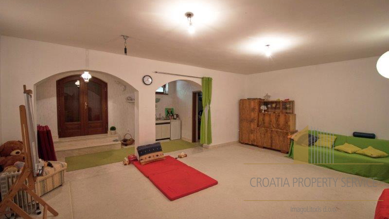 House, 560 m2, For Sale, Split