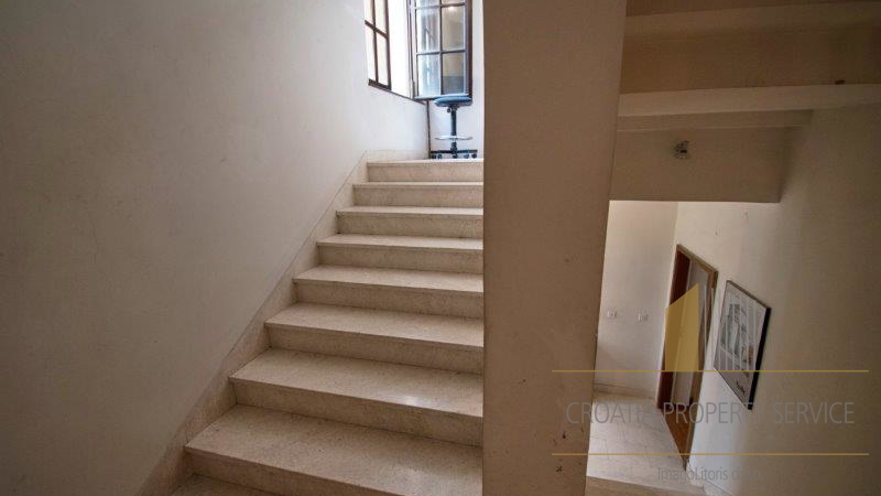 House, 560 m2, For Sale, Split