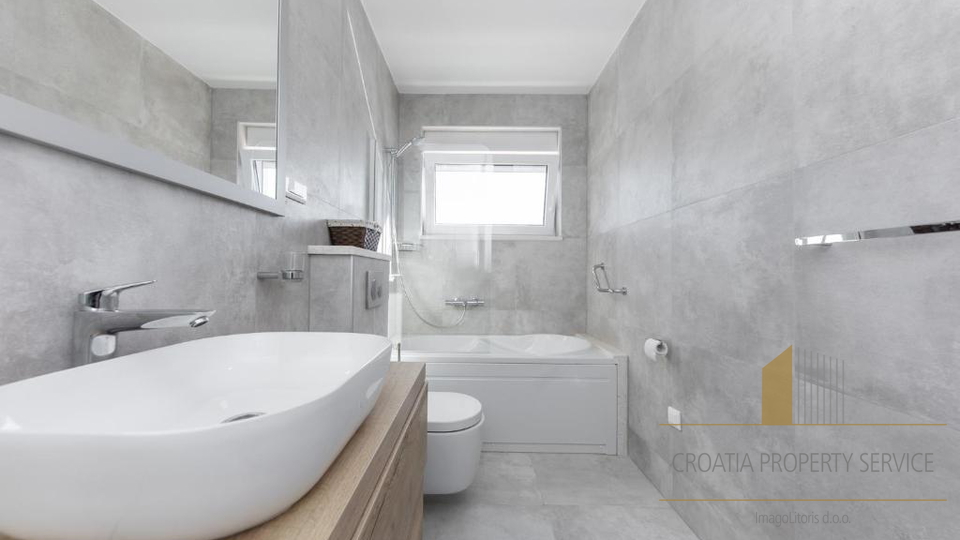 Luksuzna vila na jedinstvenoj lokaciji 20 m od mora &ndash; Rogoznica