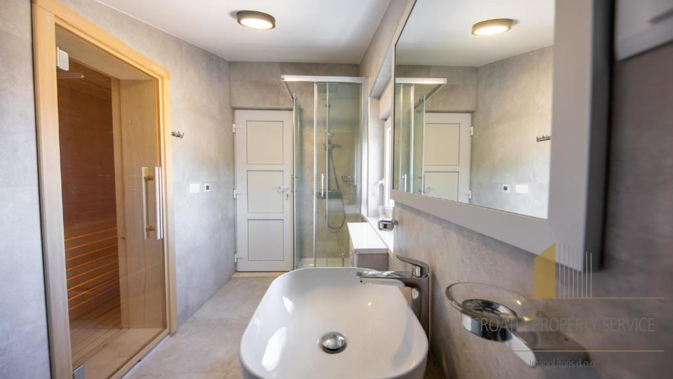 Luksuzna vila na jedinstvenoj lokaciji 20 m od mora &ndash; Rogoznica