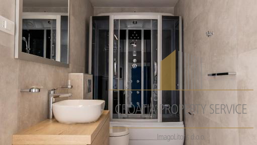 Luksuzna vila na jedinstvenoj lokaciji 20 m od mora &ndash; Rogoznica