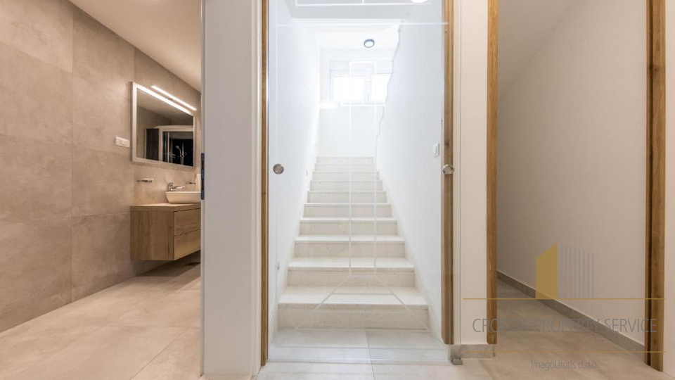 Luksuzna vila na jedinstvenoj lokaciji 20 m od mora &ndash; Rogoznica