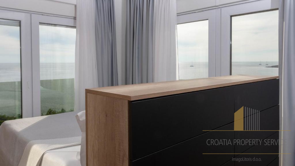 Luksuzna vila na jedinstvenoj lokaciji 20 m od mora &ndash; Rogoznica