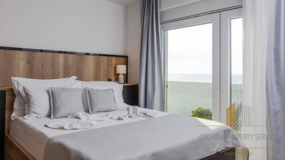 Luksuzna vila na jedinstvenoj lokaciji 20 m od mora &ndash; Rogoznica