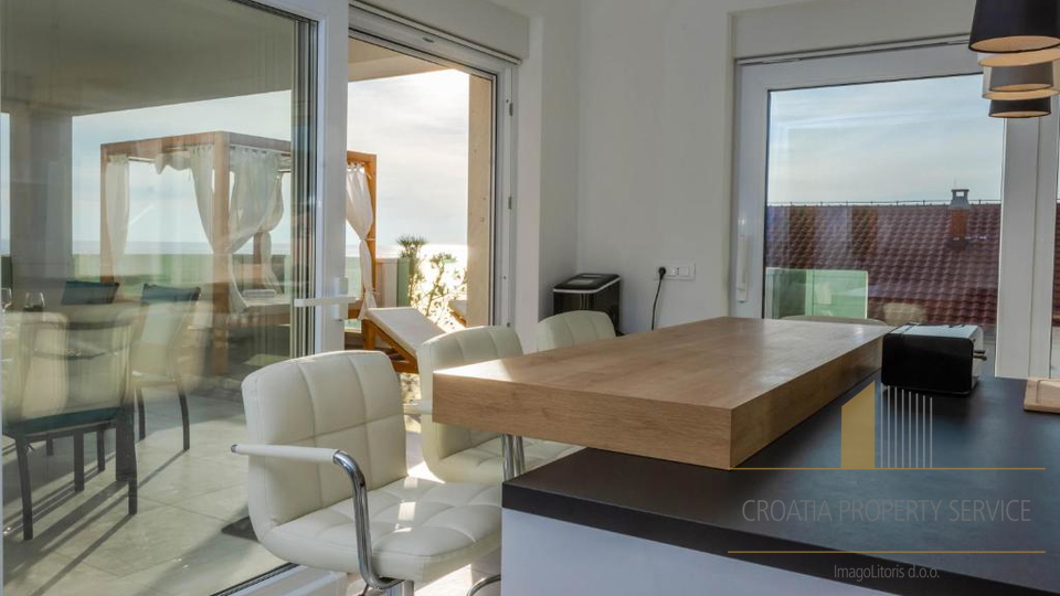 Luksuzna vila na jedinstvenoj lokaciji 20 m od mora &ndash; Rogoznica