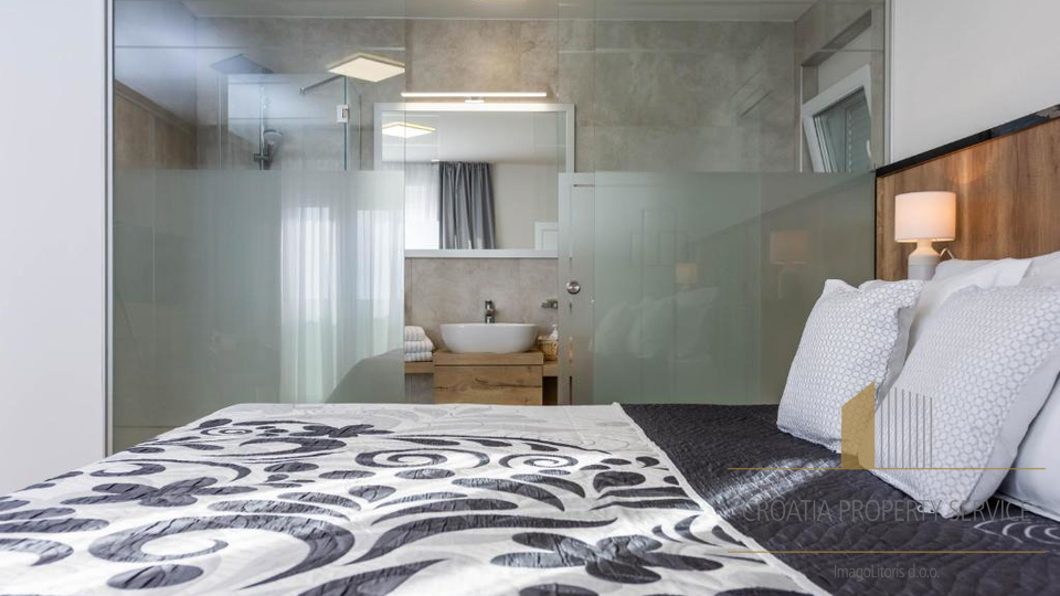 Luksuzna vila na jedinstvenoj lokaciji 20 m od mora &ndash; Rogoznica