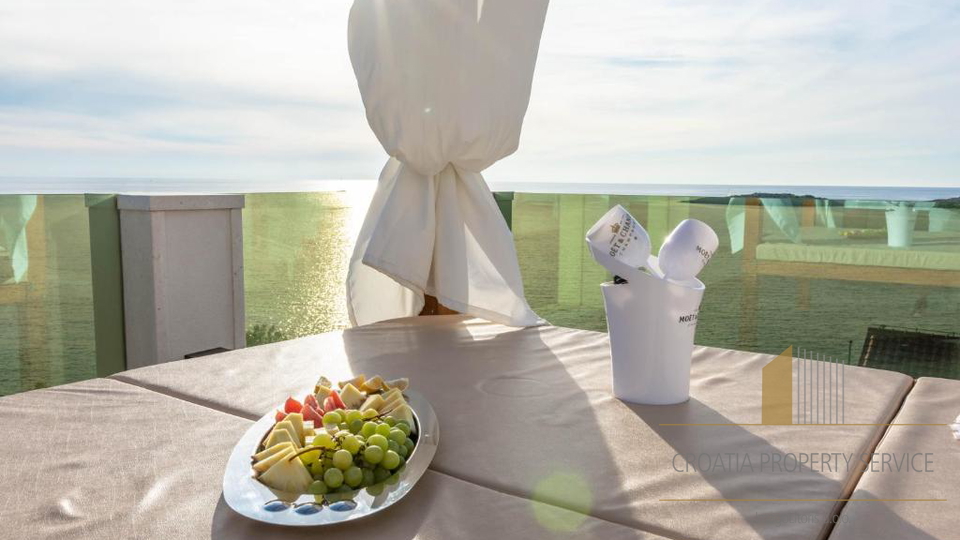 Luksuzna vila na jedinstvenoj lokaciji 20 m od mora &ndash; Rogoznica