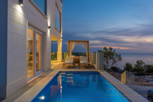 Luxury villa in a unique location 20 m from the sea - Rogoznica!