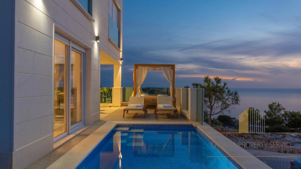 Luksuzna vila na jedinstvenoj lokaciji 20 m od mora &ndash; Rogoznica