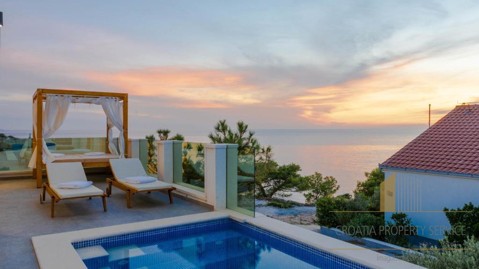 Luksuzna vila na jedinstvenoj lokaciji 20 m od mora &ndash; Rogoznica