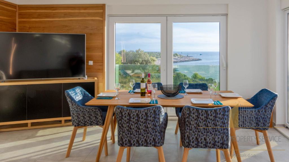 Luksuzna vila na jedinstvenoj lokaciji 20 m od mora &ndash; Rogoznica