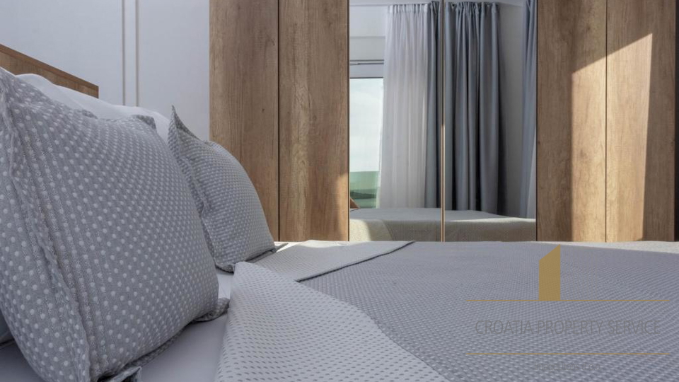 Luksuzna vila na jedinstvenoj lokaciji 20 m od mora &ndash; Rogoznica