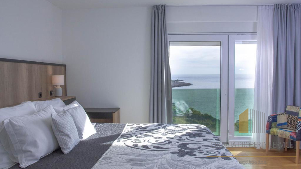 Luksuzna vila na jedinstvenoj lokaciji 20 m od mora &ndash; Rogoznica