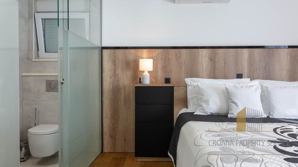 Luksuzna vila na jedinstvenoj lokaciji 20 m od mora &ndash; Rogoznica