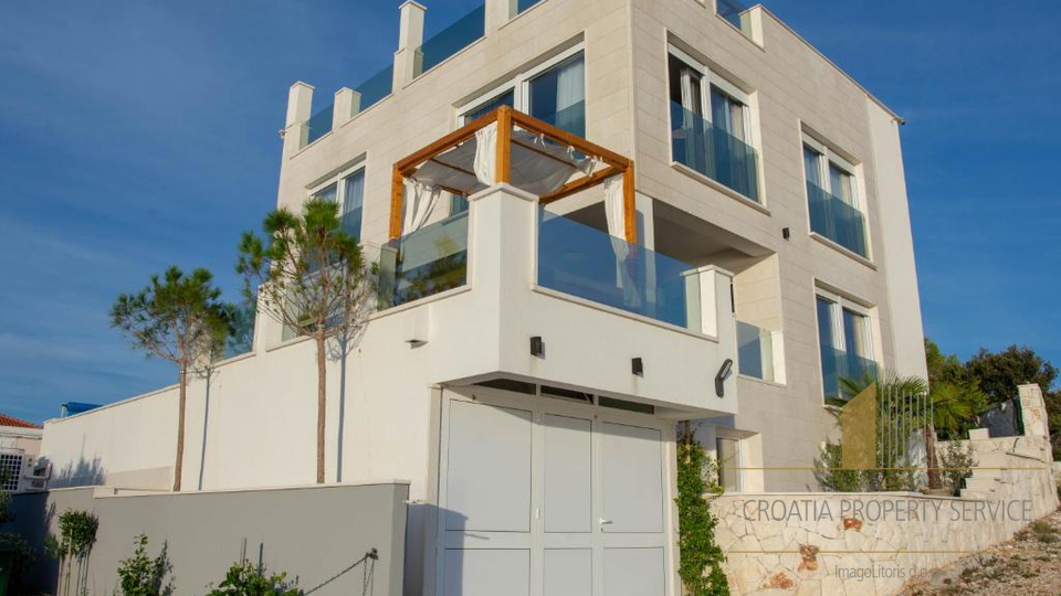 Luksuzna vila na jedinstvenoj lokaciji 20 m od mora &ndash; Rogoznica