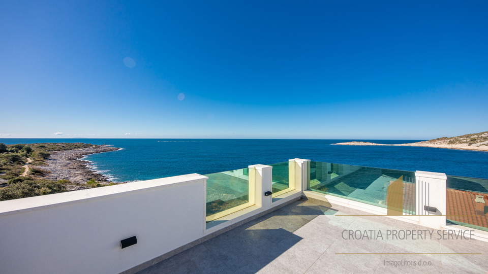 Luksuzna vila na jedinstvenoj lokaciji 20 m od mora &ndash; Rogoznica