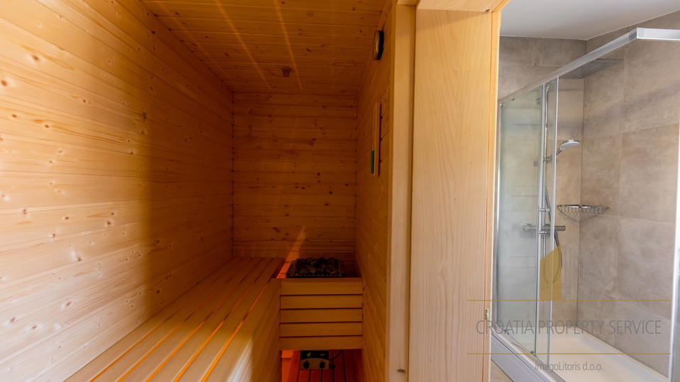 Luksuzna vila na jedinstvenoj lokaciji 20 m od mora &ndash; Rogoznica