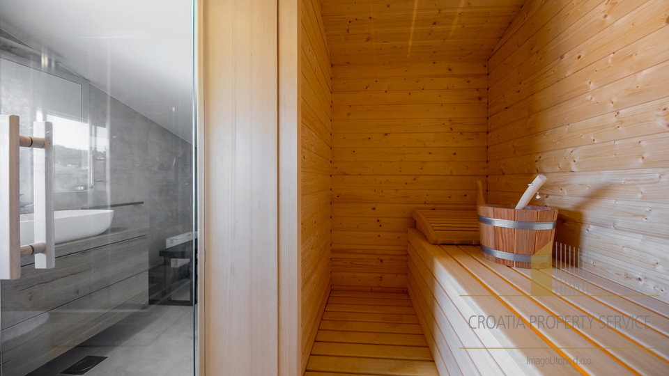 Luksuzna vila na jedinstvenoj lokaciji 20 m od mora &ndash; Rogoznica