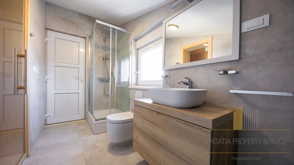 Luksuzna vila na jedinstvenoj lokaciji 20 m od mora &ndash; Rogoznica