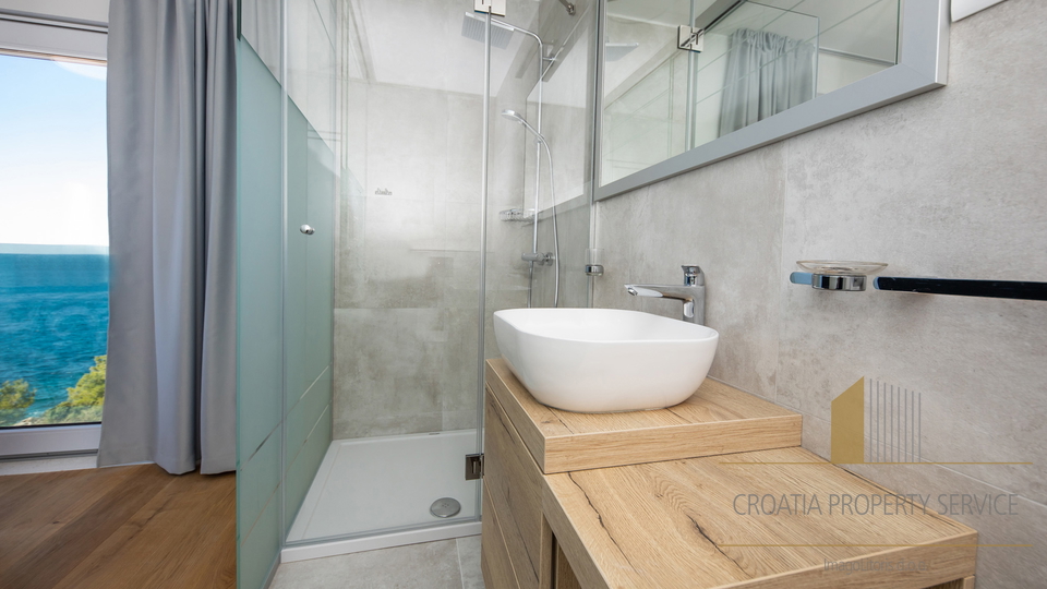 Luksuzna vila na jedinstvenoj lokaciji 20 m od mora &ndash; Rogoznica