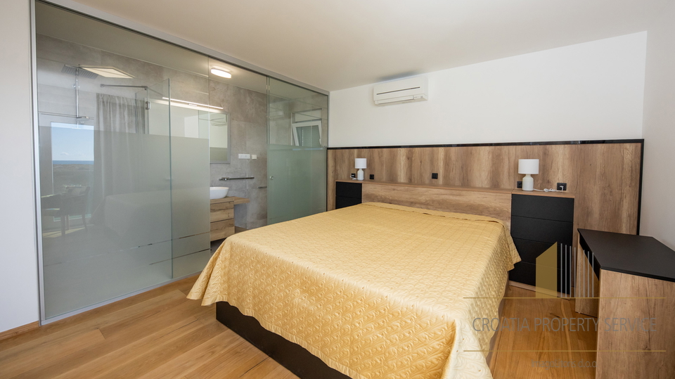 Luksuzna vila na jedinstvenoj lokaciji 20 m od mora &ndash; Rogoznica