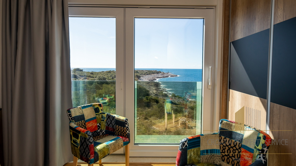 Luksuzna vila na jedinstvenoj lokaciji 20 m od mora &ndash; Rogoznica