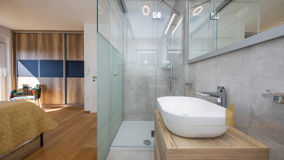 Luksuzna vila na jedinstvenoj lokaciji 20 m od mora &ndash; Rogoznica