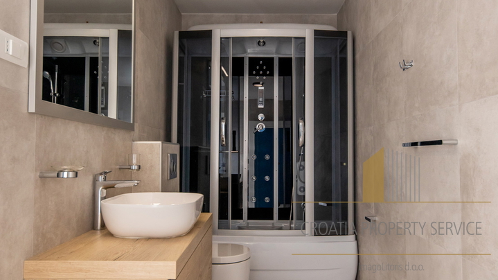 Luksuzna vila na jedinstvenoj lokaciji 20 m od mora &ndash; Rogoznica