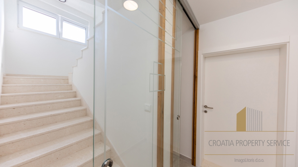 Luksuzna vila na jedinstvenoj lokaciji 20 m od mora &ndash; Rogoznica