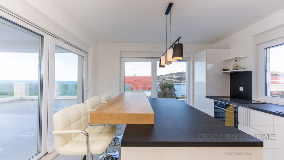 Luksuzna vila na jedinstvenoj lokaciji 20 m od mora &ndash; Rogoznica