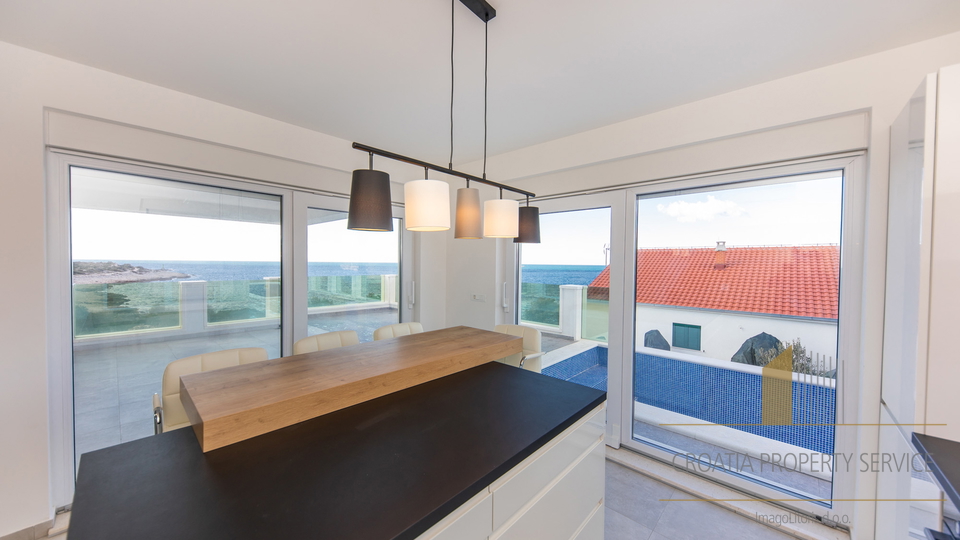 Luksuzna vila na jedinstvenoj lokaciji 20 m od mora &ndash; Rogoznica
