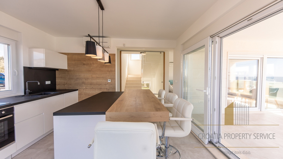 Luksuzna vila na jedinstvenoj lokaciji 20 m od mora &ndash; Rogoznica