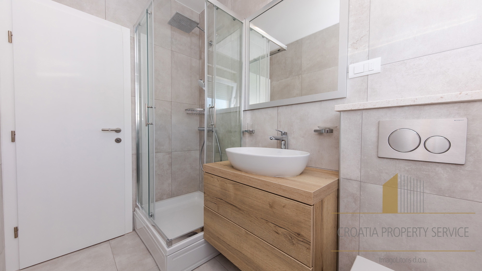 Luksuzna vila na jedinstvenoj lokaciji 20 m od mora &ndash; Rogoznica