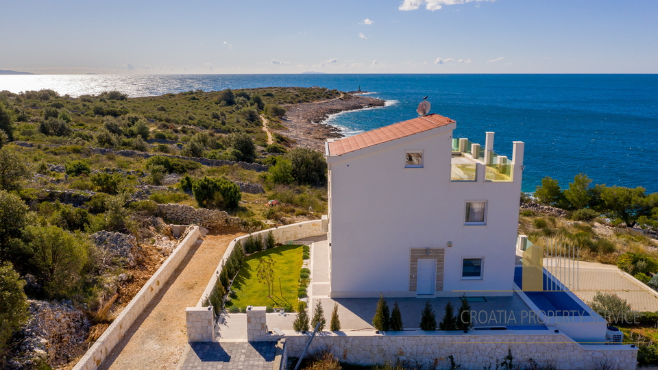 Luxusvilla in einzigartiger Lage 20 m vom Meer entfernt - Rogoznica!