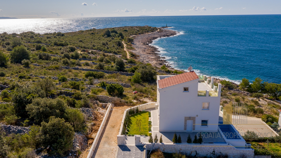 Luxusvilla in einzigartiger Lage 20 m vom Meer entfernt - Rogoznica!