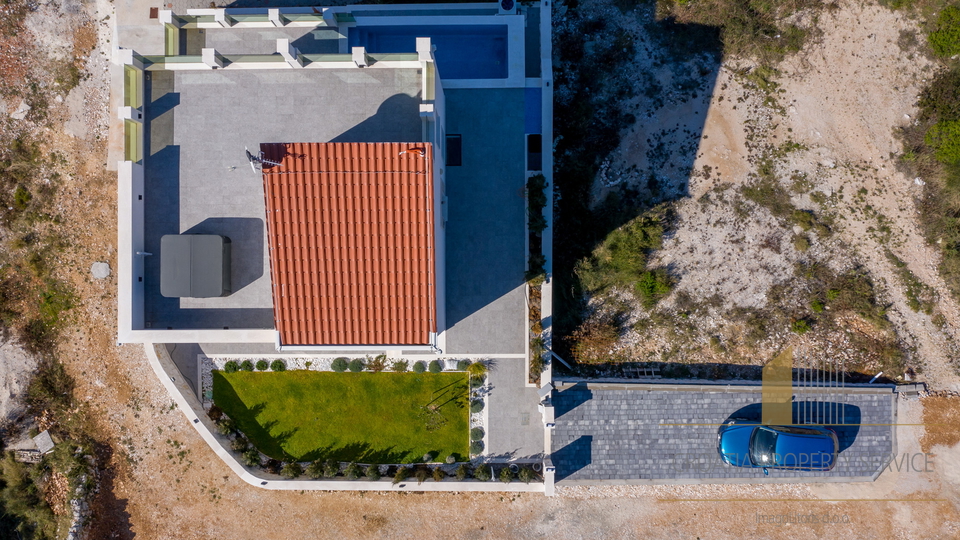 Luksuzna vila na jedinstvenoj lokaciji 20 m od mora &ndash; Rogoznica