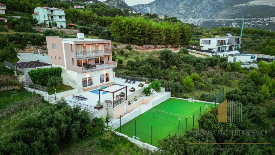 Exklusive Villa in Klis mit Panoramablick auf das Meer und Split&excl;