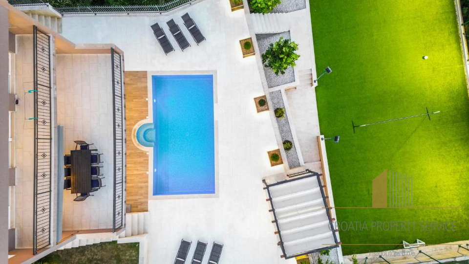 Exklusive Villa in Klis mit Panoramablick auf das Meer und Split&excl;