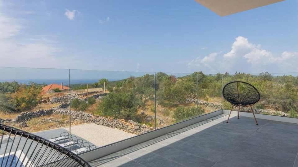 Prodaja&comma;  moderna vila s panoramskim pogledom na more &ndash; okolica Trogira&excl;