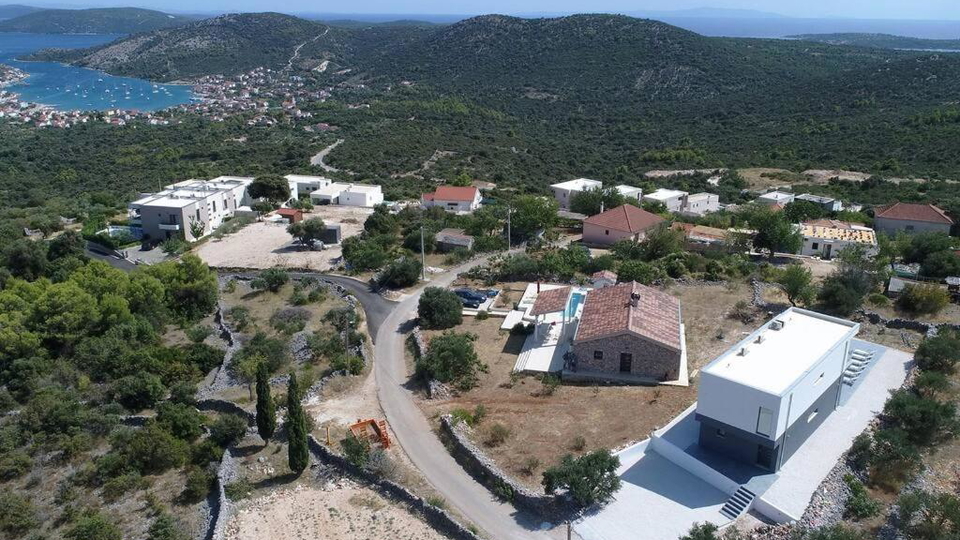 Prodaja&comma;  moderna vila s panoramskim pogledom na more &ndash; okolica Trogira&excl;