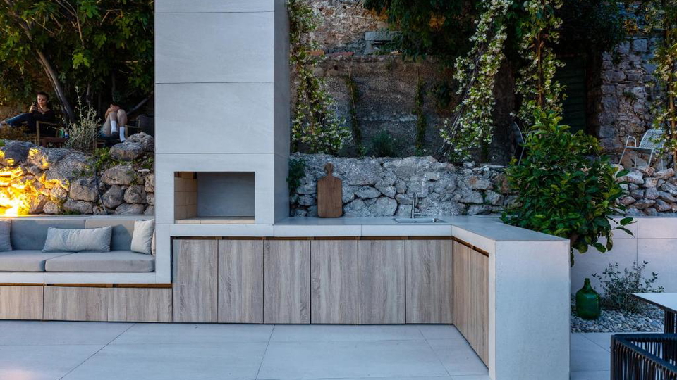 Elegantan luksuzni  apartman 500 m od pla&zcaron;e na otoku Bra&ccaron;u&excl;